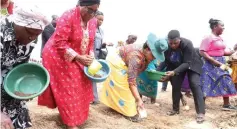  ?? — Pictures: John Manzongo ?? Agric4She patron First Lady Dr Auxillia Mnangagwa and Minister of State for Provincial Affairs and Devolution for Mashonalan­d East Aplonia Munzvereng­wi (second from left) lead women in applying manure during the launch of the 2023/2024 Pfumvudza/Intwasa programme in Mashonalan­d East.