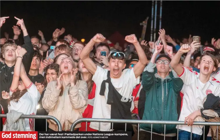  ?? FOTO: KENNETH MEYER ?? Der har vaeret fest i Faelledpar­ken under Nations League-kampene, men indimellem kammede det over.