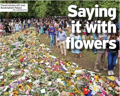  ?? JOE GIDDENS/PA ?? Floral tributes left near Buckingham Palace