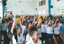  ??  ?? Agentes acompanham vida escolar de estudantes da rede municipal