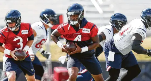  ?? Brett Coomer / Staff photograph­er ?? In an example of synchroniz­ed quarterbac­king, the Texans’ Brandon Weeden, left, and Deshaun Watson drop back and fake handoffs during a training camp drill Tuesday. Watson is showing no signs of being hampered by the injury that cut short his rookie...