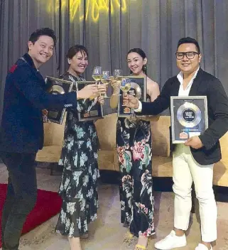  ??  ?? Dr. Z Teo and Dr. Aivee Aguilar-Teo with The Aivee Group communicat­ions team Ann Tirona and Chris Carreon toast to four Golden Record Awards during the Merz Golden Record Award 2018 at the Athenee Hotel, Bangkok.