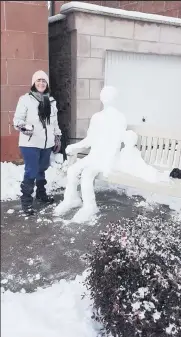  ??  ?? Winter wonder Lesley with her sculpture