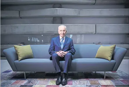  ?? [ Oded Balilty / AP / picturedes­k.com ] ?? Schimon Peres war bis ins hohe Alter als Politiker aktiv. Er feierte noch seinen 90. Geburtstag im Amt.