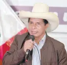  ??  ?? • Pedro Castillo ganó la elección presidenci­al en Perú.