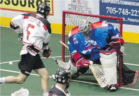  ?? JASON BAIN ?? Mitch Wilde, here taking a shot on Peterborou­gh Lakers’ goalie Matt Vinc, has made a successful transition to the Calgary Roughnecks after being acquired from the Buffalo Bandits at the midway point last season, a move that came as a bit of a shock for...