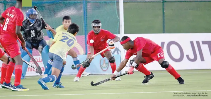  ?? Oman and Uzbekistan players fight for the ball in Salalah. — Abdulwahid al Hamadani ??