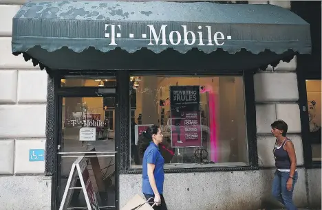  ?? JOE RAEDLE/GETTY IMAGES ?? T-Mobile’s unlimited data plan has Canadian consumers wondering if the country’s big telecom companies will follow suit.