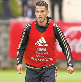  ??  ?? Diego Reyes, en un entrenamie­nto con la selección