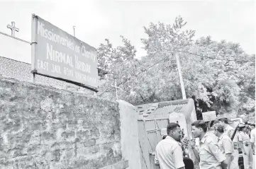  ?? — Reuters photo ?? File photo shows police standing outside a home which provides shelter for pregnant unmarried women run by the Missionari­es of Charity, a Roman Catholic order founded by Mother Teresa, in Ranchi, India.