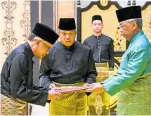  ?? Photo / AP ?? King Sultan Abdullah Sultan Ahmad Shah (right) and new Prime Minister Anwar Ibrahim (left) at the swearing-in ceremony at the National Palace, Kuala Lumpur.