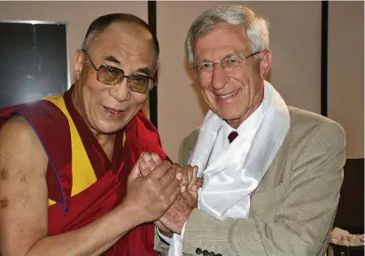  ?? FOTO: PRIVAT ?? Der Dalai Lama mit Franz Alt.