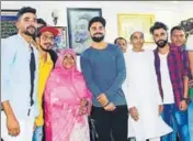  ?? INSTAGRAM ?? Royal Challenger­s Bangalore captain Virat Kohli with teammates at Mohammed Siraj’s (left) house in Hyderabad.