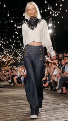  ?? ANDREW KELLY/REUTERS ?? Designer Tommy Hilfiger’s spring 2017 collection did a sporty interpreta­tion of the wide-leg pant, embellishe­d with gold buttons.
