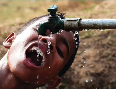  ?? PICTURE: AP ?? PRECIOUS: Ninety percent of South Africans now have access to clean, piped water.