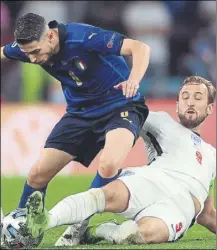  ?? Foto: GETTY IMAGES ?? Jorginho y Harry Kane, en la final de la Eurocopa 2020