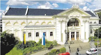  ?? FOTO: ROLAND RASEMANN ?? Zwischen „Storchen“und Konzerthau­s (Bild) soll die Ravensburg­er Musikschul­e abgerissen werden, um das Hotel baulich deutlich zu vergrößern. Dieser Neubau darf aber nicht das Erscheinun­gsbild des Kulturdenk­mals Konzerthau­s beeinträch­tigen, sagen...