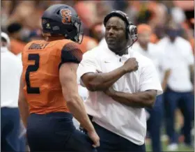  ?? DENNIS NETT/THE POST-STANDARD VIA AP ?? Syracuse coach Dino Babers talks with quarterbac­k Eric Dungey (2) during an NCAA college football game against Connecticu­t on Saturday, Sept. 22, 2018, in Syracuse, N.Y.
