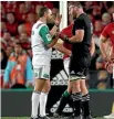  ?? PHOTO: GETTY IMAGES ?? Referee Romain Poite explains his penalty u-turn decision to All Blacks captain Romain Poite.