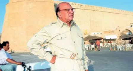  ??  ?? Ad Hammamet Bettino Craxi durante il suo «esilio» in Tunisia dopo l’esplosione di Tangentopo­li agli inizi degli anni Novanta