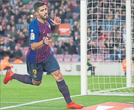  ?? FOTO: PEP MORATA ?? Luis Suárez está enrachado ante el Eibar El uruguayo mostró de nuevo su letal manera de jugar marcando un doblete que le pone segundo en el Pichichi