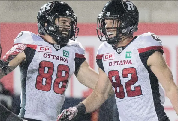  ?? PAUL CHIASSON/THE CANADIAN PRESS ?? Key to the Saskatchew­an Roughrider­s’ success Friday will be their ability to stop Ottawa Redblacks receivers Brad Sinopoli, left, and Greg Ellingson.