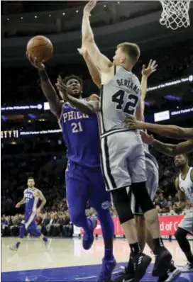  ?? MATT SLOCUM — THE ASSOCIATED PRESS ?? The 76ers’ Joel Embiid (21) goes up for a shot against San Antonio’s Davis Bertans (42) during the first half on Wednesday.