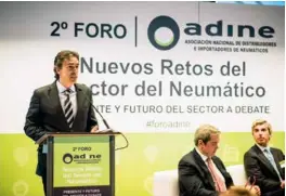  ??  ?? David Moneo, director de Motortec Automechan­ika Madrid, anunció que en la próxima edición de esta feria el neumático ocupará un lugar más destacado.