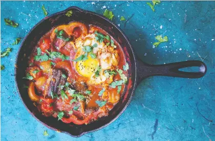  ?? PHOTOS: DAVID LOFTUS ?? “The smokiness of the herring is fantastic,” chef and cookbook author Bart van Olphen says of his shakshuka.