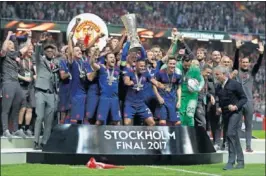  ??  ?? El United ganó Europa League, Copa de la Liga y Supercopa.
TRIPLETE.