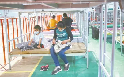  ??  ?? Julia y su hija están en un albergue de Ciudad Juárez, tras haber cruzado a Estados Unidos y ser regresadas.