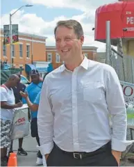  ?? BARBARA HADDOCK TAYLOR/BALTIMORE SUN ?? Republican gubernator­ial candidate Del. Dan Cox visits a water distributi­on event on Sept. 8 in the Penn-North neighborho­od of West Baltimore.