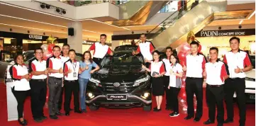  ??  ?? Staff of Boulevard Motor Sdn Bhd and Rimbunan Hijau Auto Services Sdn Bhd pose beside the all-new Toyota Rush.