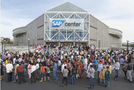  ?? Jose Carlos Fajardo / Contra Costa Times ?? A crowd waits in line to see Indian Prime Minister Narendra Modi, who made an appearance at the SAP Center in San Jose.