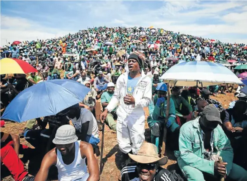  ?? Picture: Alaister Russell ?? Amcu members who work for Sibanye-Stillwater gather for a strike update on a koppie near a gold mine in Carletonvi­lle, west of Johannesbu­rg.
