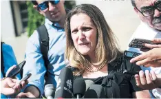  ?? FOTO: BRENDAN SMIALOWSKI / AFP ?? La canciller canadiense Chrystia Freeland ante la prensa.