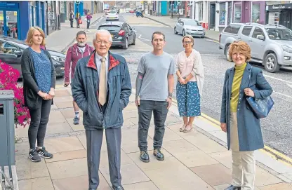  ?? Picture: Kim Cessford. ?? From left: Jacqui Garvin, Stuart Pirie, Charles Jarvis, John Blake, Amanda Duncan and Katherine McLean are some of the retailers who signed the letter to Angus Council.