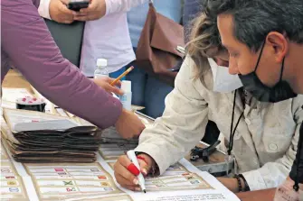  ?? EDUARDO DE LA VEGA ?? Los consejeros electorale­s del IEEH determinar­on que el 28 de abril es el último día