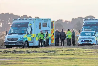  ?? Pictures: Steve Macdougall. ?? Police, ambulance and fire service personnel attended the scene near the Rookery restaurant and Carnoustie Golk Links at about 1pm yesterday.