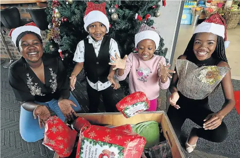  ?? Picture: Sandile Ndlovu ?? Siblings Phakade, Kuhlekweth­u, Siphosethu and Siphosami Lushaba are giving to the needy instead of receiving presents this Christmas.