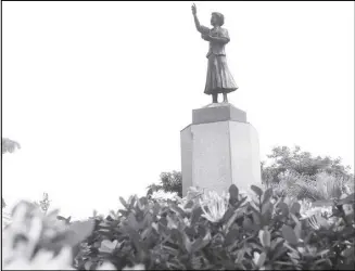  ?? EDD GUMBAN ?? The monument of former president Corazon Aquino stands at the corner of Roxas Boulevard and Padre Burgos Avenue in Manila. Yesterday marked Aquino’s 13th death anniversar­y.