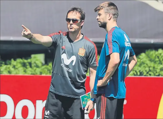  ?? FOTO: JA SIRVENT ?? se pasaron dialogando a solas un buen rato durante el entrenamie­nto de ayer, pocas horas antes del anuncio del Real Madrid