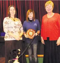  ??  ?? ●●Emma Park 15, and dog Bliss collect the Peter Gill Memorial Trophy from Coun Christine Gill and daughter Andrea Fletcher