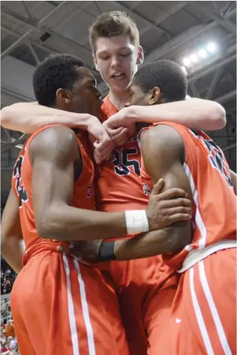  ?? WORSOM ROBINSON/ SUN- TIMES ?? Jordan Ash ( from left), Nick Rakocevic and Glynn Watson were part of legendary coach Gene Pingatore’s elite St. Joseph teams. Pingatore died in the summer of 2019.