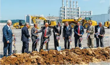  ?? STAFF PHOTO BY DOUG STRICKLAND ?? Executives and guests break ground on a new facility at the Wacker polysilico­n manufactur­ing plant on Friday in Charleston, Tenn. The manufactur­er is preparing to begin constructi­on of a multi-million dollar addition to its existing plant that will...