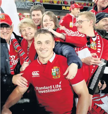  ?? Dan Sheridan ?? > Lions’ Jonathan Davies with his family after the third Test on Saturday