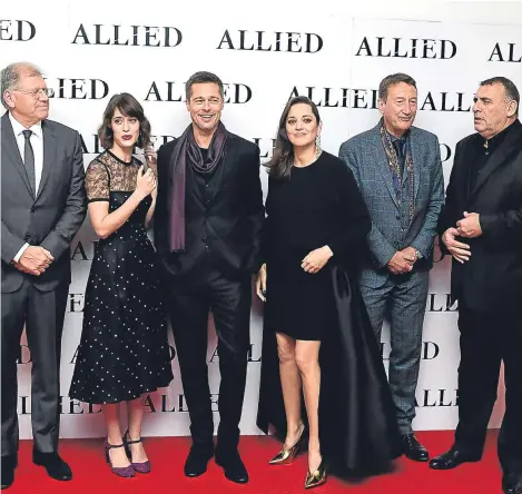  ??  ?? Robert Zemeckis’s Second World War film “Allied” — about an intelligen­ce officer who meets a French Resistance fighter behind enemy lines — premiered in the UK. Pictured (from left) are Robert Zemeckis and the cast Lizzy Caplan, Brad Pitt, Marion...