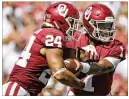  ?? BRETT DEERING / GETTY IMAGES ?? Kyler Murray hands off to Rodney Anderson during Oklahoma’s game against Florida Atlantic on Sept. 1.