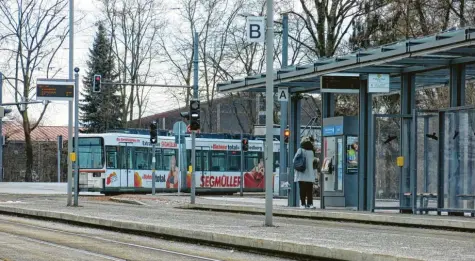  ?? Foto: Elisa Glöckner (Archivbild) ?? Auch die Anbindung der Buslinien an die Straßenbah­n am Park‰and‰ride‰Parkplatz in Friedberg‰West wird geändert.