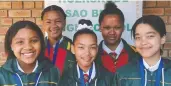  ?? ?? Hoërskool Sao Bras se skaakmeisi­es is van links, Shaunay Jansen, Jamischka Kapelaan, Bernadine Michaels, Amber Jones en Gabriella Jansen (kaptein). Afwesig: Katelin October.